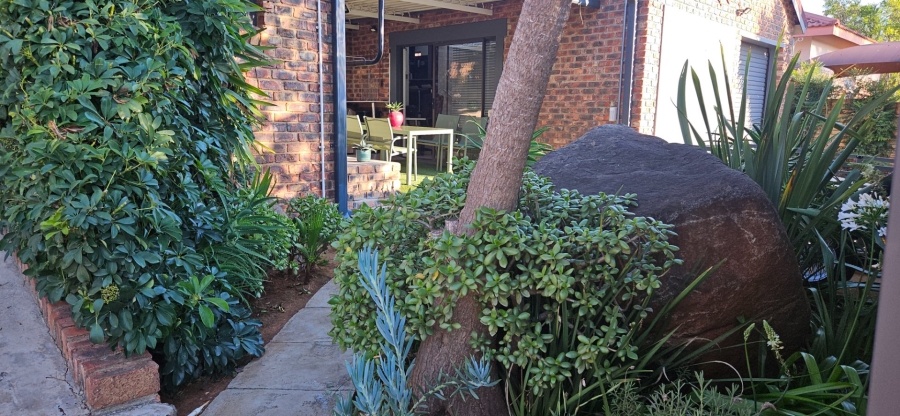 5 Bedroom Property for Sale in Langenhovenpark Free State